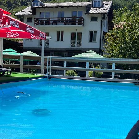 Rooms And Apartments Neron Bihac Lohovo エクステリア 写真