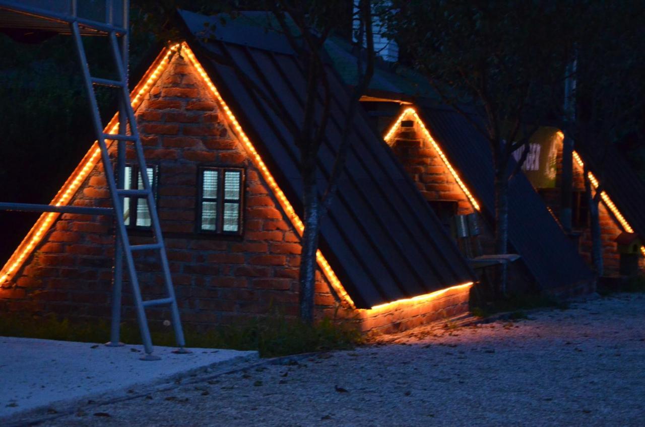 Rooms And Apartments Neron Bihac Lohovo エクステリア 写真