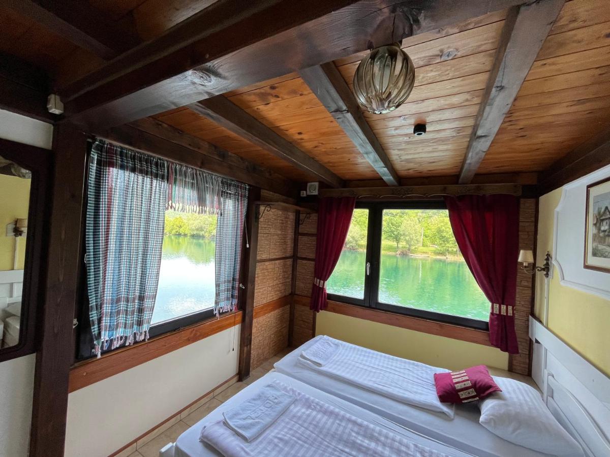 Rooms And Apartments Neron Bihac Lohovo エクステリア 写真