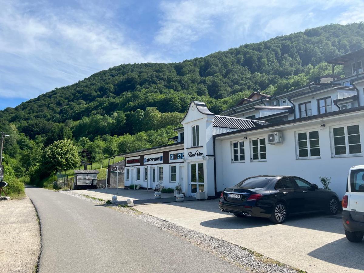Rooms And Apartments Neron Bihac Lohovo エクステリア 写真