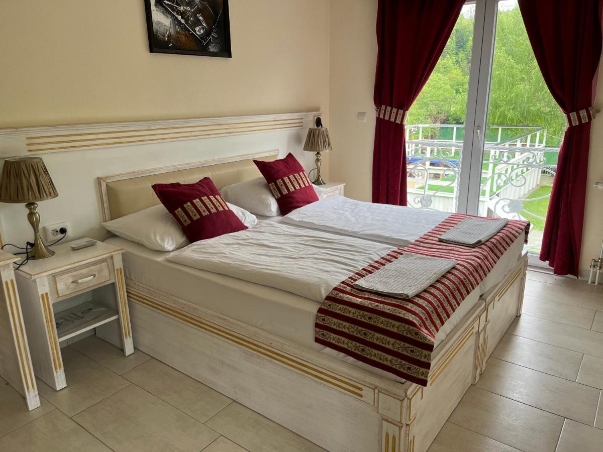 Rooms And Apartments Neron Bihac Lohovo エクステリア 写真