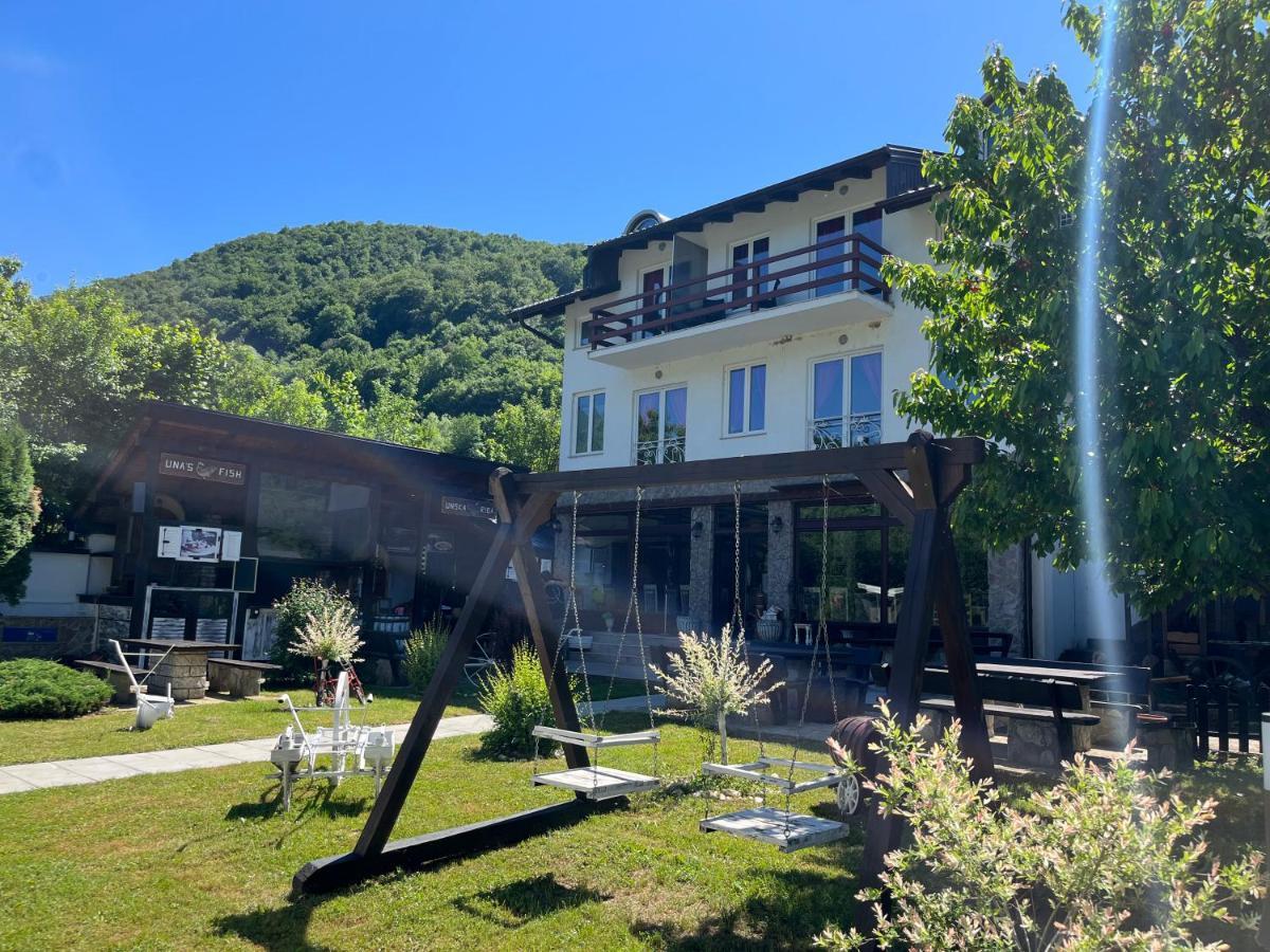 Rooms And Apartments Neron Bihac Lohovo エクステリア 写真