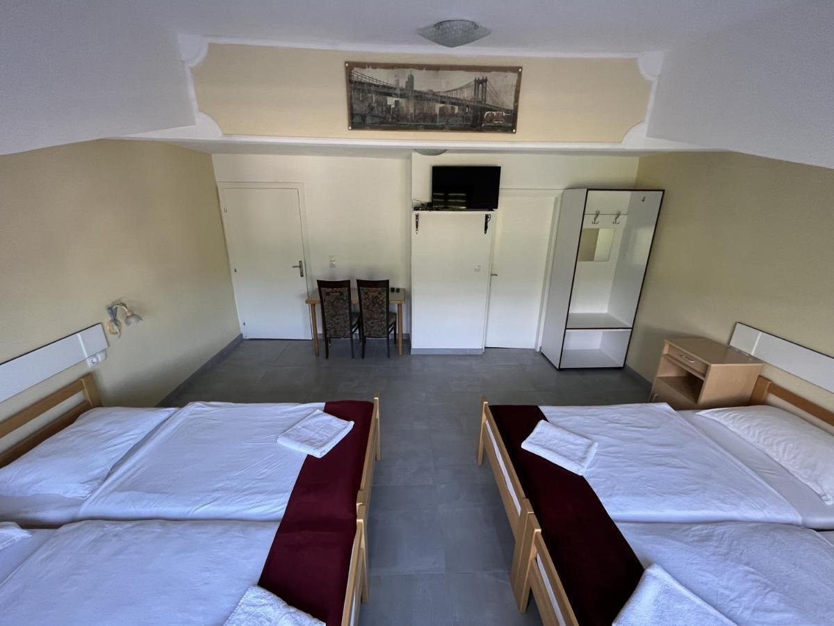 Rooms And Apartments Neron Bihac Lohovo エクステリア 写真