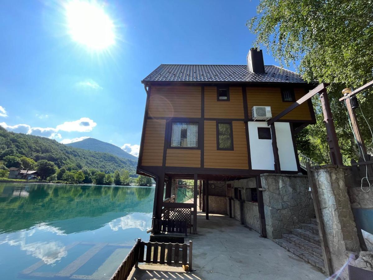 Rooms And Apartments Neron Bihac Lohovo エクステリア 写真