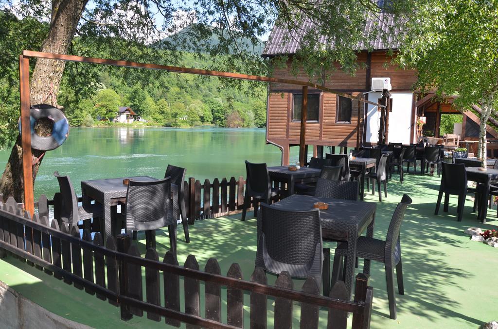 Rooms And Apartments Neron Bihac Lohovo エクステリア 写真