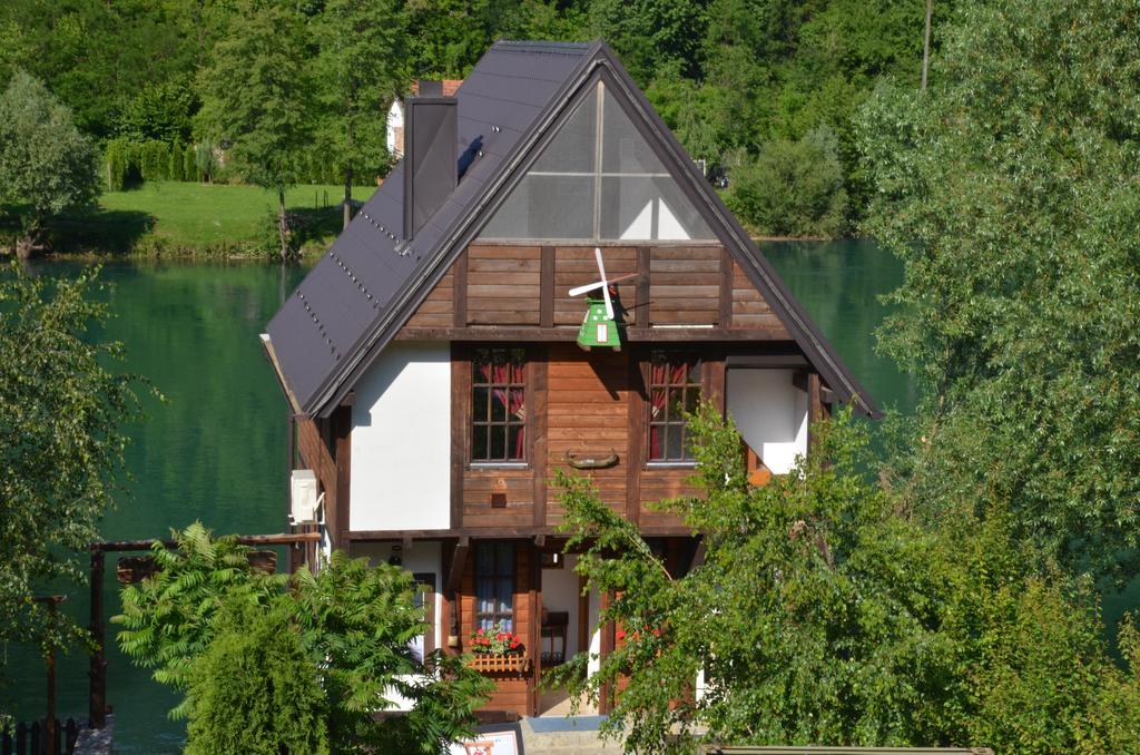 Rooms And Apartments Neron Bihac Lohovo エクステリア 写真