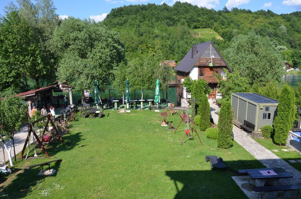 Rooms And Apartments Neron Bihac Lohovo エクステリア 写真