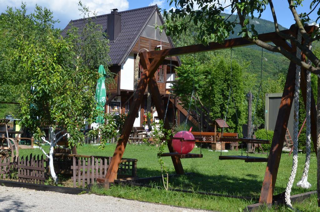 Rooms And Apartments Neron Bihac Lohovo エクステリア 写真