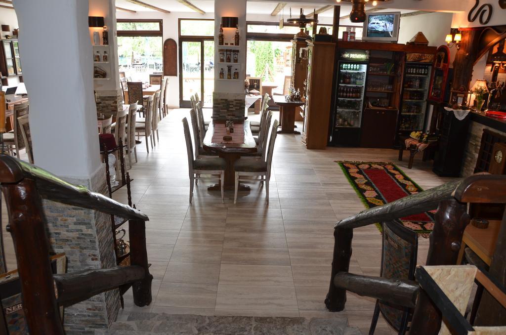 Rooms And Apartments Neron Bihac Lohovo エクステリア 写真