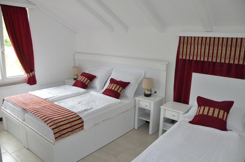 Rooms And Apartments Neron Bihac Lohovo エクステリア 写真
