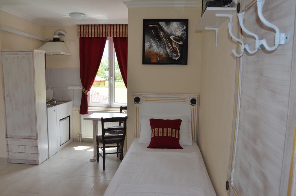 Rooms And Apartments Neron Bihac Lohovo エクステリア 写真