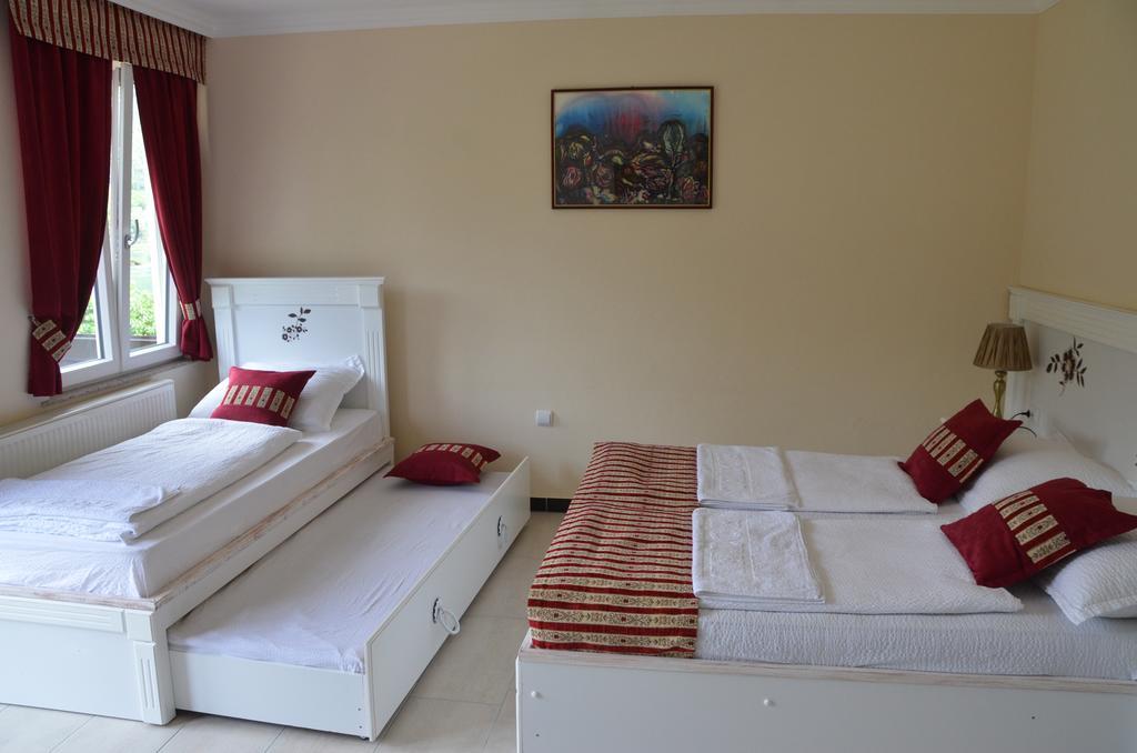 Rooms And Apartments Neron Bihac Lohovo エクステリア 写真