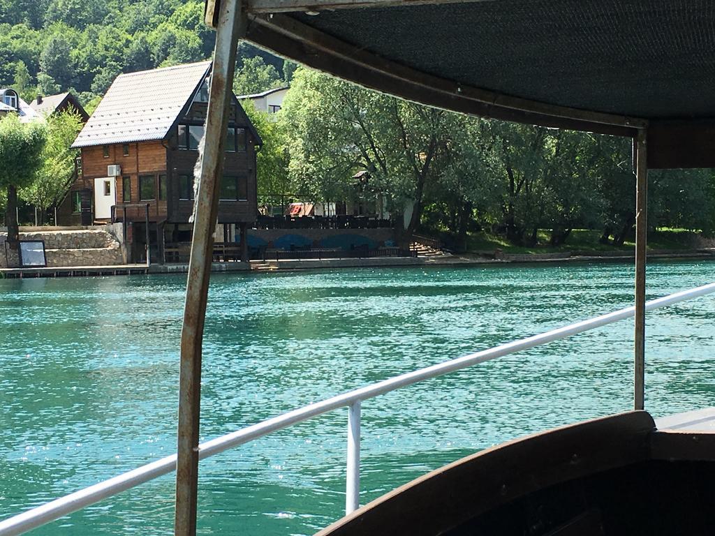 Rooms And Apartments Neron Bihac Lohovo エクステリア 写真