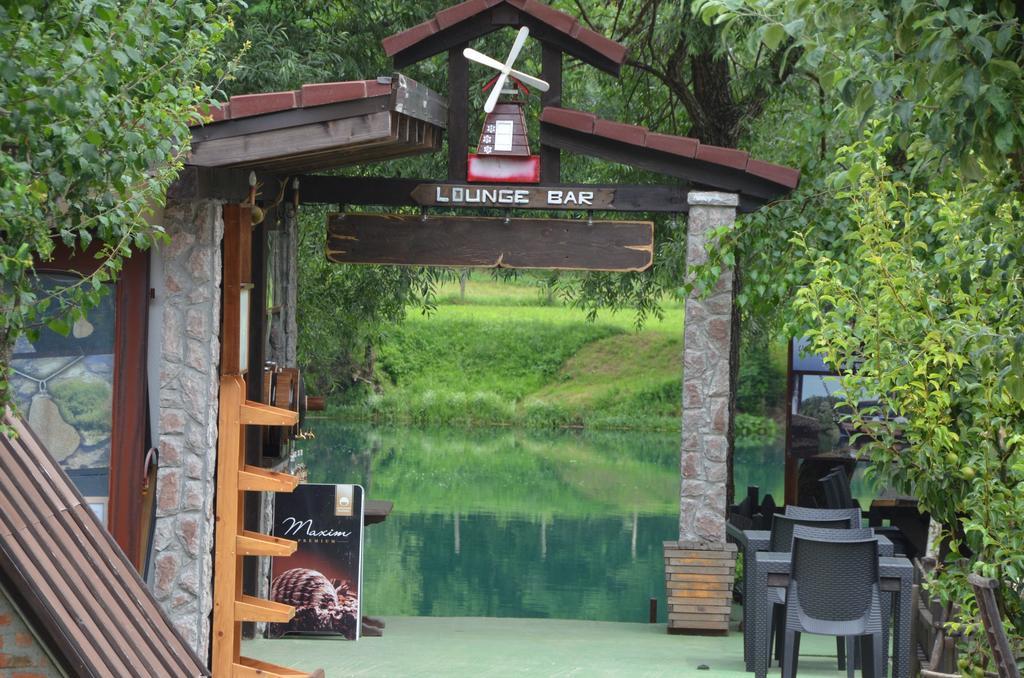 Rooms And Apartments Neron Bihac Lohovo エクステリア 写真