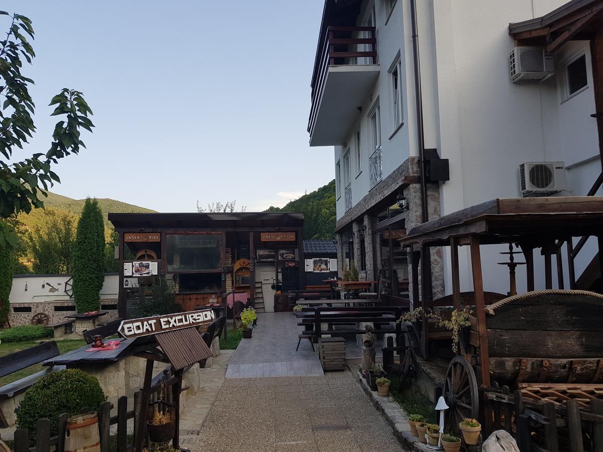 Rooms And Apartments Neron Bihac Lohovo エクステリア 写真